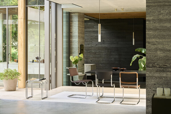 Thonet Stuhl S 33 und Stuhl S 43 und Stuhl S 32 auswählbar zur Thonet Stuhl-Aktion 6 für 5 und Beistelltisch B9 a und b von Thonet