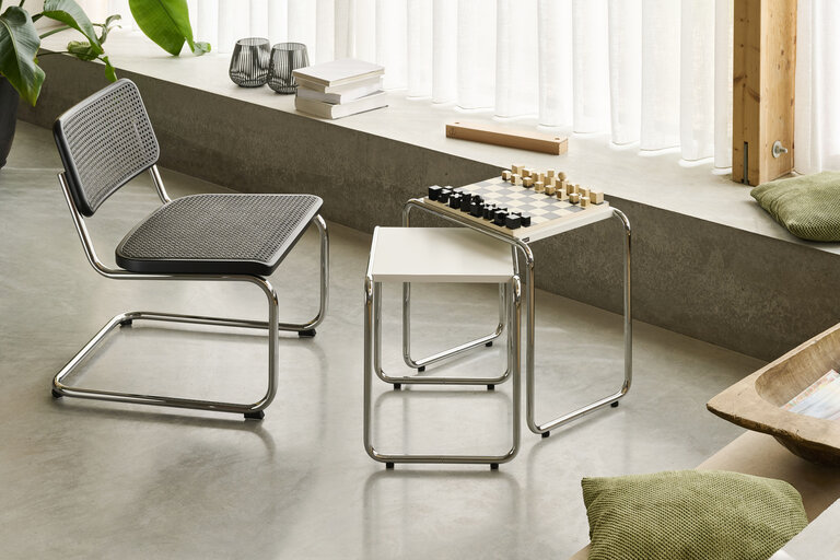Thonet Stuhl S32 mit Beistelltisch B9 a und b von Thonet